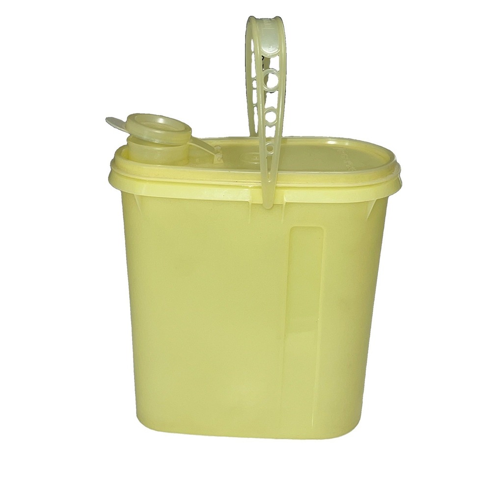Vintage Tupperware 587 Yellow 2 qt Quarts Beverage Buddy Pitcher Lid Handle